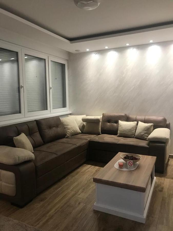 Apartman Centar Lux Lägenhet Smederevska Palanka Exteriör bild